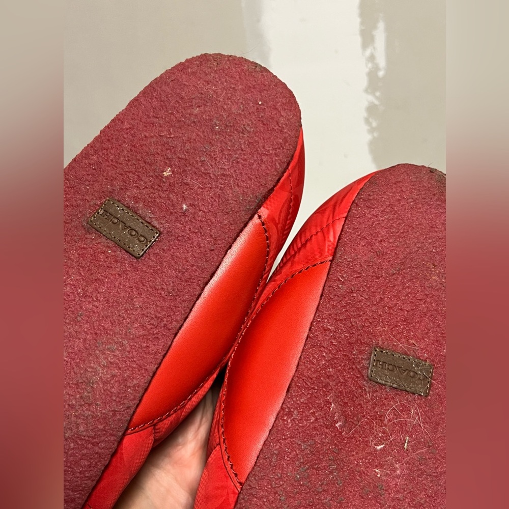 Coach women’s Red slippers size 8.5 - Picture 3 of 7